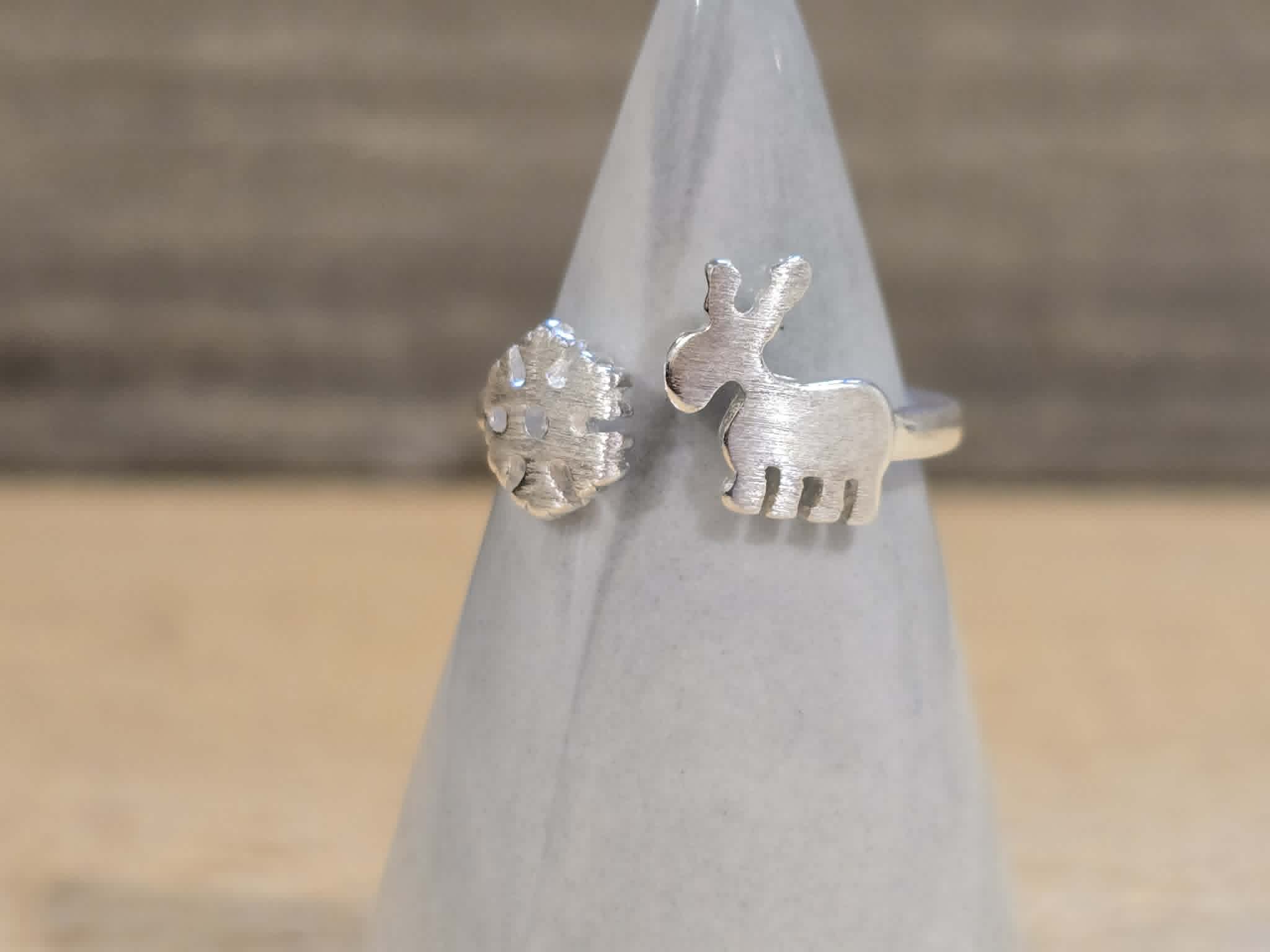 Moose Pearl Ring - Oyster Opening