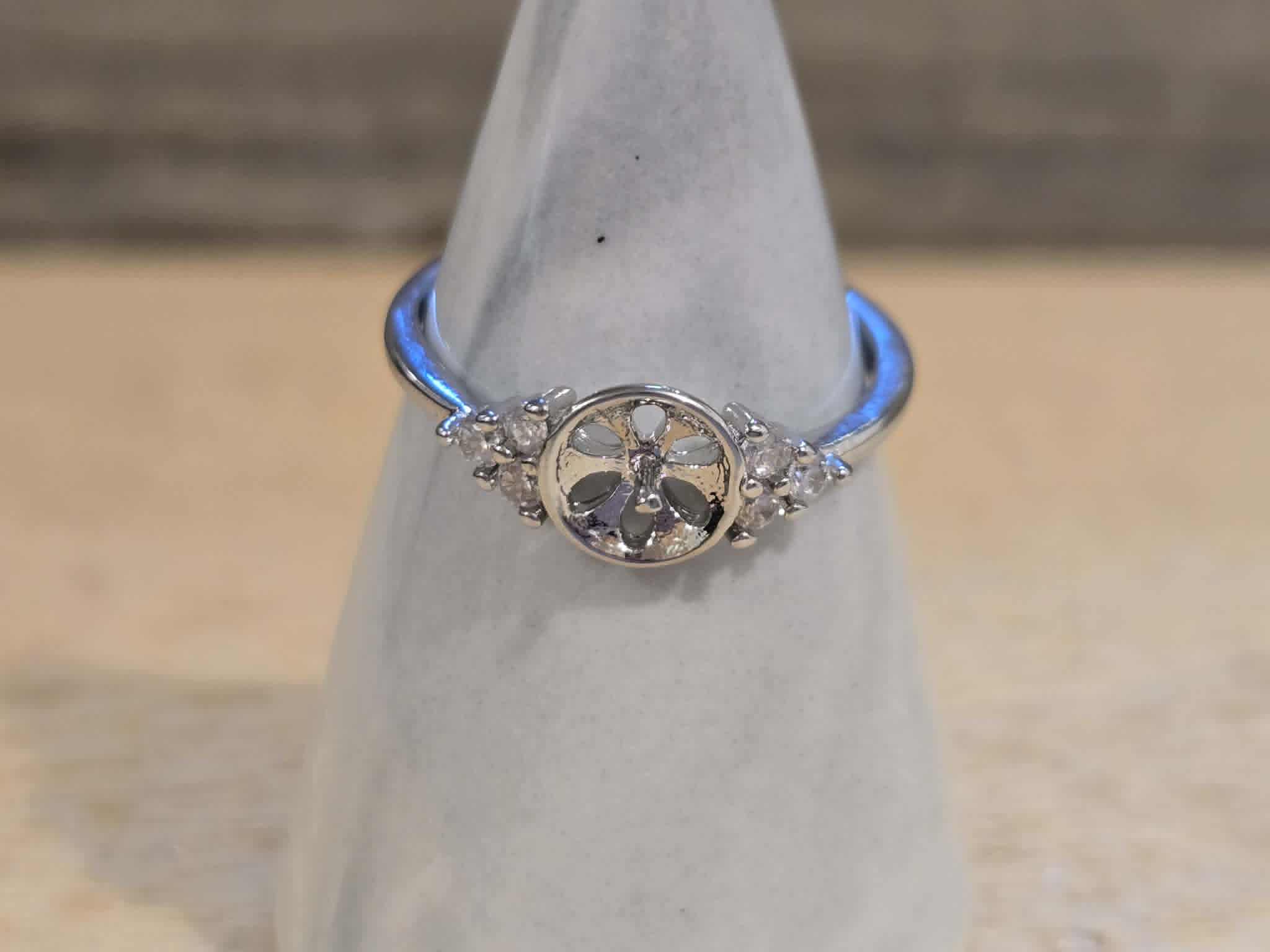 Triangle Zirconia  Pearl Ring - Oyster Opening