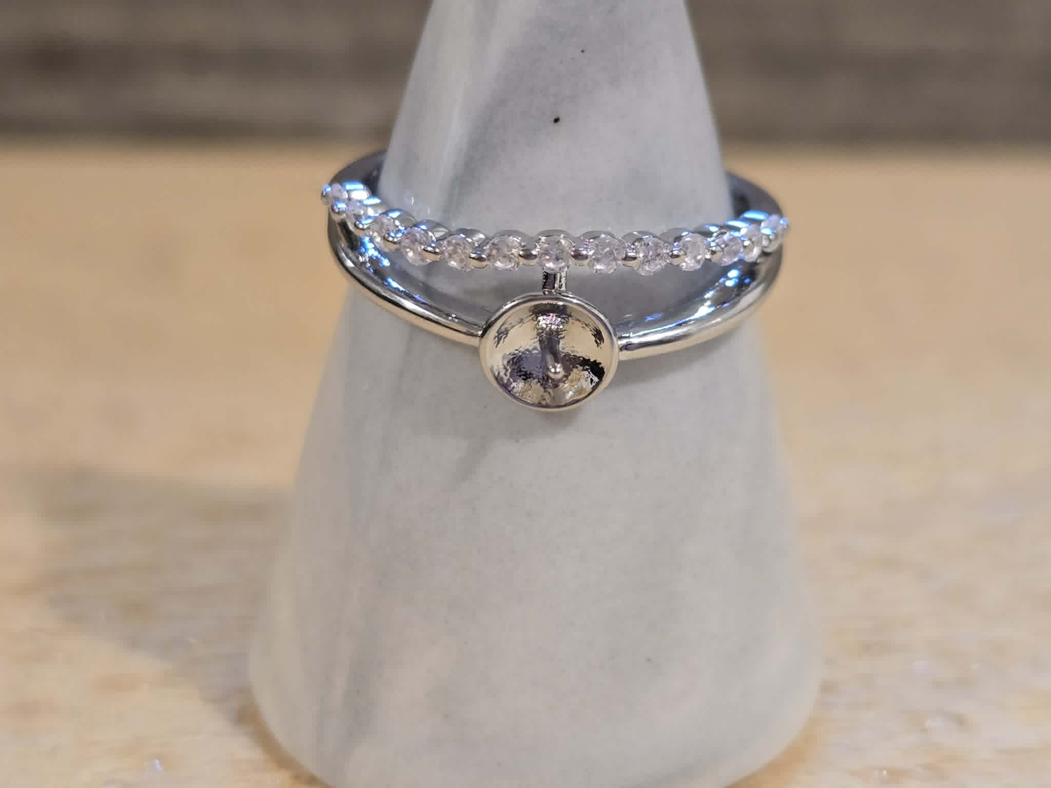 Double Band Cubic Zirconia Pearl Ring - Oyster Opening