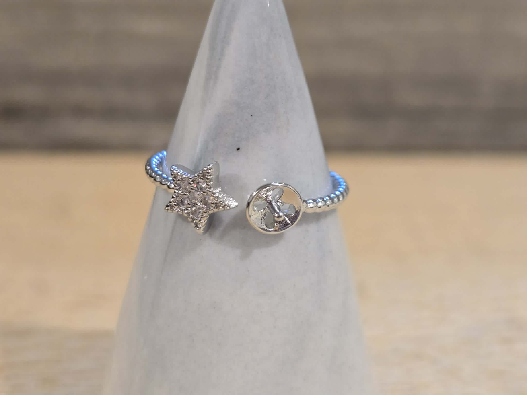Star Cubic Zirconia Pearl Ring - Oyster Opening