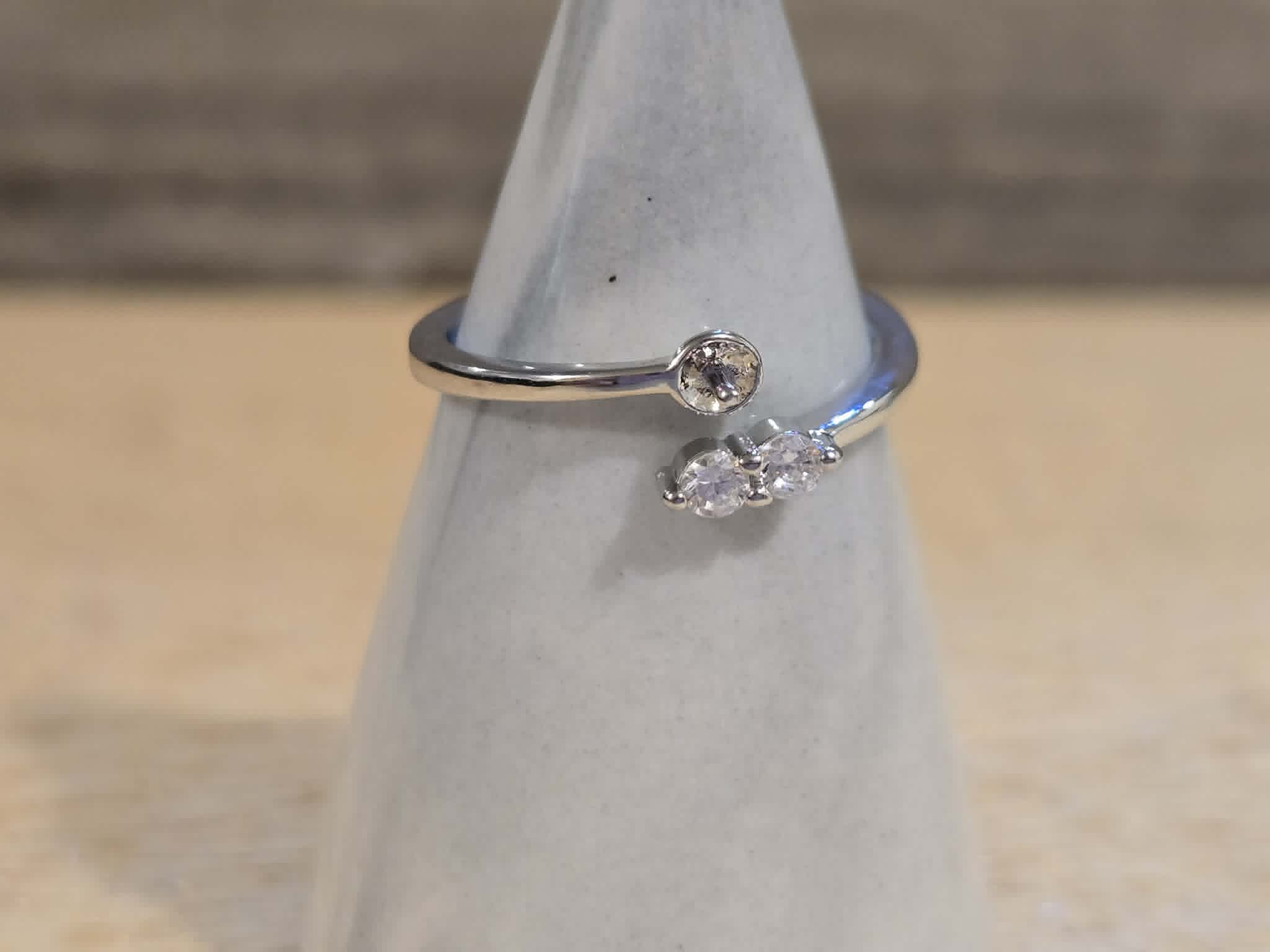 Simple Wrap with Cubic Zirconia  Pearl Ring - Oyster Opening