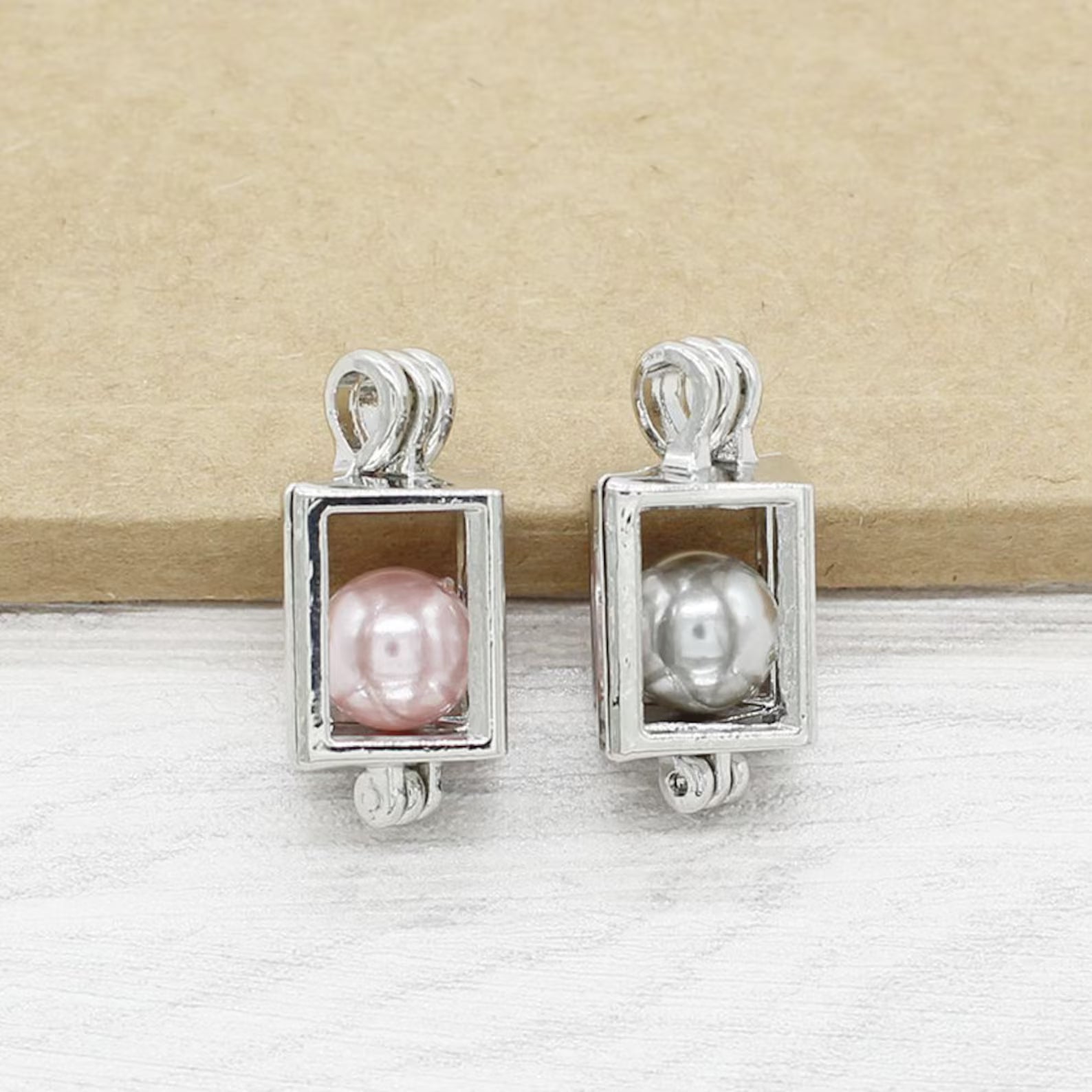 Dangle Cuboid Shape Pendant Cage - Oyster Opening