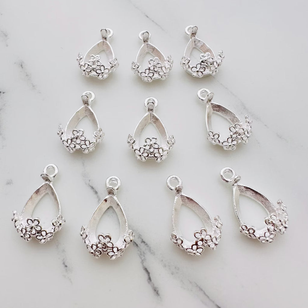 Secret Garden Peal Pendant - Round Oyster Opening