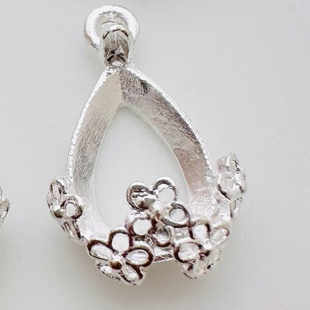 Secret Garden Peal Pendant - Round Oyster Opening