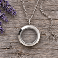 Floating glass locket with Mini Oyster Opening