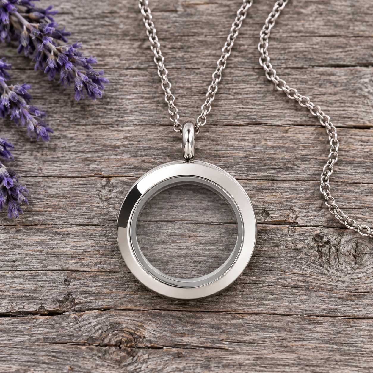 Floating glass locket with Mini Oyster Opening